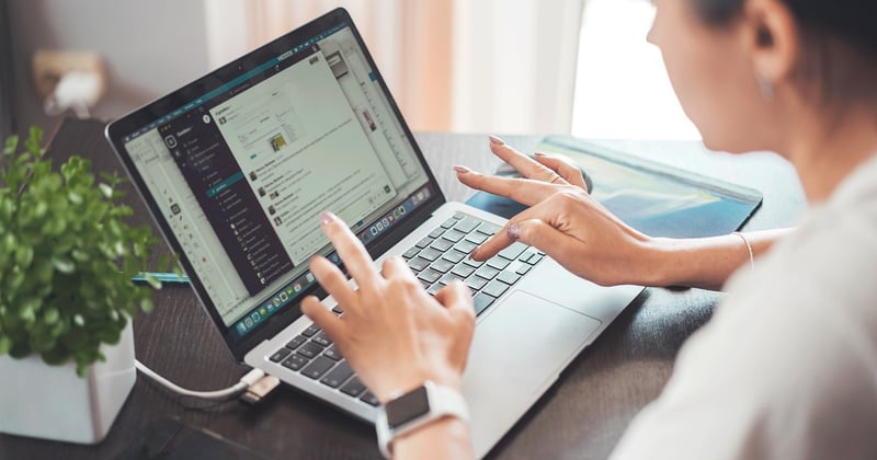 Le télétravail fait exploser les maux de dos : comment y remédier ?